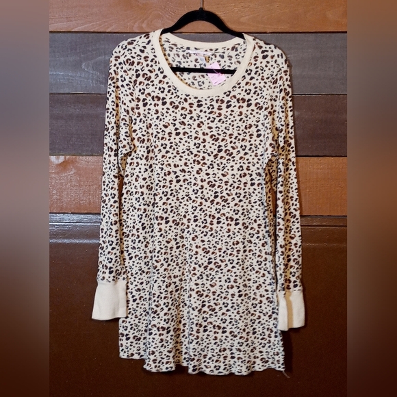 Victoria's Secret Medium long Sleeve Cheetah Thermal Knit Sexy Nightshirt - Picture 5 of 7